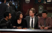 Kevin (Kal Penn) muss die traurige Nachricht überbringen.
