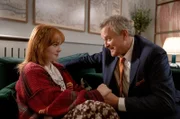 Douglas (Hugh Bonneville) will seine Tochter Claudia (Madeleine Power) überzeugen, dass er sich an den folgenschweren Witz nicht erinnern kann – aber sie hat ihre Zweifel.