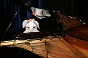 Starpianist Elfie Fant am Konzertflügel.