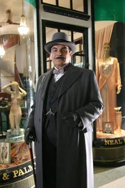 David Suchet (Hercule Poirot).
