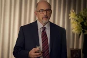 Roland Fancher (Richard Schiff)