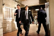 Ein neuer Mordfall beschäftigt Wayne (Owain Yeoman, l.) und Kimball (Tim Kang, r.) ...