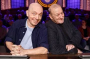 Rateteam-Kapitän Bernhard Hoëcker (l.) und der Schauspieler Leonard Lansink (r.) bilden ein Rateteam.