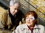 MDR Fernsehen IN ALLER FREUNDSCHAFT FOLGE 261, "Rosenkrieg", am Mittwoch um 11:40 Uhr. Ottmar Wolf (Tom Pauls) überredet Hilde (Franziska Troegner) zur Operation.