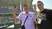 Autoliebhaber Elvis ist heute mit Freund Thorsten am Hockenheimring bei den NitrolympX. Die umgebauten Dragster-Fahrzeuge sind schon ohne das eigentliche Rennen über die Viertelmeile ein Erlebnis.