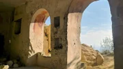 In den Felshöhlen von David Garedscha, einem im 6. Jahrhundert gegründeten Kloster, leben heute wieder Mönche.