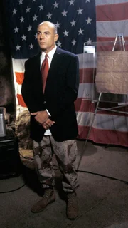 Colonel Matthew O'Hara (Carmen Argenziano)