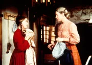 Laura (Melissa Gilbert, l.) erzählt ihrer Mutter Caroline (Karen Grassle, r.) von der unglaublichen Chance, die ihr der Zirkusbesitzer London geben will ...