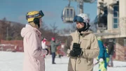 Korrespondentin Diana Weidlinger trifft Familienvater und Skilehrer Seung-Jin Jong im koreanischen Skigebiet High 1. Was fasziniert ihn am Skifahren?