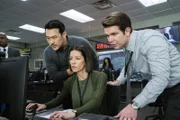 (v.l.n.r.) FBI Analyst Ian Lim (James Chen); FBI Analyst Elise Taylor (Vedette Lim); FBI Analyst Kelly Moran (Taylor Anthony Miller)