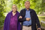 Hildegard Marquardt (Doris Kunstmann) besucht überraschend ihre Tochter Sarah. Doch da diese keine Zeit hat, hilft sie die Betreuung ihrer Mutter kurzerhand Dr. Roland Heilmann über ... ob die beiden wollen oder nicht.