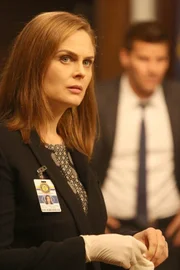 Brennan (Emily Deschanel)