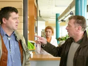 MDR Fernsehen IN ALLER FREUNDSCHAFT FOLGE 254, "Der Liebesbeweis", am Montag um 11:40 Uhr. Elviras Mann Heinz Castor (Bruno F. Apitz) und ihr jahrelanger Geliebter Paul Wagner (Dieter Brandecker) geraten aneinander. Paul wirft Heinz vor, Elvira damals zur Adoption gedrängt zu haben - eine Entscheidung, die sie bis heute nicht verkraftet hat.