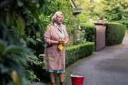 Housekeeper Tally Clutton (Sorcha Cusack)
