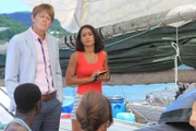 Humphrey (Kris Marshall, l.) und Florence Cassell (Joséphine Jobert, r.) nehmen erste Befragungen vor.