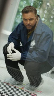 Gil Grissom (William Petersen) untersucht den Mord an einer Krankenschwester und erstellt ein psychologisches Profil: Demnach kann der Mörder nur ein Arzt gewesen sein...