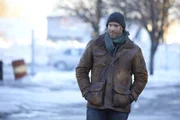 Die Taten deines Sohnes und die jüngsten Ereignisse bringen Eph (Corey Stoll) dazu, New York zu verlassen. Doch wird er in Philadelphia wirklich tatenlos zusehen, wie die Strigoi mehr und mehr Macht über die Menschen erlangen?