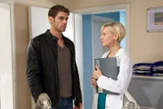 ARD/MDR IN ALLER FREUNDSCHAFT FOLGE 672, "Zukunftsmusik", am Dienstag (20.01.15) um 21:00 Uhr im ERSTEN. Dr. Niklas Ahrend (Roy Peter Link) hat von seinem ehemaligen Mentor das Angebot bekommen, als Oberarzt nach Erfurt an sein Klinikum zu kommen. Niklas' Schwester Dr. Kathrin Globisch (Andrea Kathrin Loewig) bittet ihn darum, keine vorschnellen Entscheidungen zu treffen. So ein Schritt sollte wohlüberlegt sein.