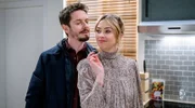 Greta versichert Luis humorvoll, dass Miro keine Konkurrenz ist.