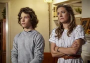 Georgie Cooper (Montana Jordan, l.); Mary Cooper (Zoe Perry, r.)