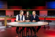 Auf (v.l.n.r.) Gery Seidl, Lydia Prenner-Kasper und Harry Prünster warten verschiedene Kategorien, zu welcher sie jeweils spontan den passenden Witz parat haben müssen - kein leichtes, aber auf jeden Fall ein lustiges Unterfangen ...