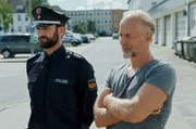 Harte Prüfung in "How to Tatort": der Polizist (Matthias Weidenhöfer, links) und der Stuntman (Jochen Horst, rechts).