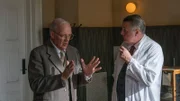 Hospital Inspector (Preben Kristensen, l.) und Bent Neergaard (Jens Jørn Spottag, r.)