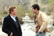 Bei den Ermittlungen in einem neuen Mordfall stößt Patrick (Simon Baker, l.) auf Wes (Jordan Belfi, r.). Doch hat er damit etwas zu tun?