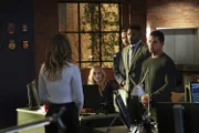 Konnten die vertraulichen und hochsensiblen Militär-Informationen vom Laptop des Hauptverdächtigen einer Entführung in falsche Hände geraten? Das NCIS-Team (v.l.n.r.: Emily Wickersham, Sean Murray, Duane Henry, Wilmer Valderrama) möchte dies herausfinden ...