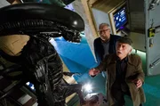 Außerirdische, die vor Mord nicht zurückschrecken? Günter Hoffmann (Peter Lerchbaumer, li.) und Edwin Bremer (Tilo Prückner, re.) ermitteln im Clubhaus der "Kölner Sichter", einer Gruppe von Ufo-Beobachtern.