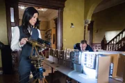 (v.l.n.r.) Dr. Watson (Lucy Liu); Sherlock Holmes (Jonny Lee Miller)