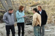 Goldrausch: Jack (Mark Atteberry, l.), Sonya (Wendy Braun, 2.v.l.), Wes (Jordan Belfi, 2.v.r.) und Patrick (Simon Baker, r.) ...