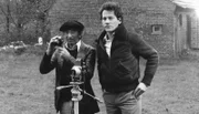 Ein Werbefotograf (Siegfried Pilz) macht für den Agenturinhaber Manfred Seemann (Manfred Lehmann) Aufnahmen von Petermanns Obsthof.