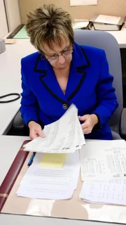 Die Fallanalytikerin Kate Lines muss bei der Aufklärung des Mordes helfen.