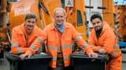 Im Team von „Käpt’n“ Werner Träsch (Uwe Ochsenknecht, Mitte) und Tarik Büyüktürk (Aram Arami, re.) heuert jetzt ein studierter Theologe mit LKW-Führerschein: Motte (Marc Oliver Schulze) ist der Neue.