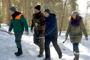 Isa Nagel (Nora Jokhosha) und Philip Hansen (Heikko Deutschmann) suchen mit Vinzenz Grieshaber (Michael Sideris) und Tomasz Kulka (Adrian Topol) nach den Kindern.