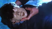 Erst als das CSI-Team die vermeintliche Leiche aus dem Swimmingpool geborgen hat, wird klar, dass es sich um eine Gummipuppe handelt...