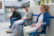 Der Bergdoktor, Staffel 15, Endlich Leben - Teil 2, Leonie Wesselow als Chiara Engl, Matti Schmidt-Schaller als Marco Evers, Felix Mayr als Lukas Weiss
