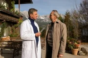 Der Bergdoktor, Staffel 15, Im Frieden - Teil 1, Hans Sigl als Bergdoktor Dr. Martin Gruber, Daniel Friedrich als Maurus Steiger
