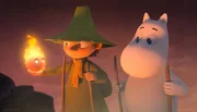 Snufkin (l.) möchte den kleinen Feuergeist zurück zum Vulkan bringen. Mumin begleitet ihn.
