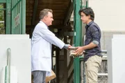 (v.li.): Darren Gilshenan (Dr. Lyle Fairley), Remy Hii (Simon Van Reyk).