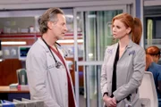 L-R: Dr. Dean Archer (Steven Weber) und Dr. Pamela Blake (Sarah Rafferty)