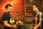 Mac (Rob McElhenney, l.); Dennis Reynolds (Glenn Howerton, r.)