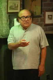 Frank Reynolds (Danny DeVito)