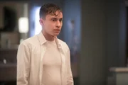 Alex (Keir Gilchrist).