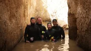 Josh Gates (2.v.l.) mit seinem Taucherteam.