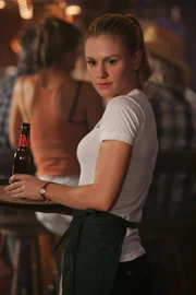 Sookie (Anna Paquin) arbeitet in einer Bar.