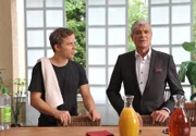 ARD STURM DER LIEBE FOLGE 1855, am Dienstag um 15:10 Uhr im ERSTEN. Friedrich (Dietrich Adam, r.) stellt Paulines Version der Geschichte über Erich von Weyersbrunn als Lüge dar. Martin (David Paryla, l.) ist empört darüber.