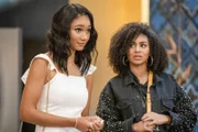 (v.li.): Greta Onieogou (Layla Keating), Chelsea Tavares (Patience).