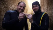 Josh Gates (l.)